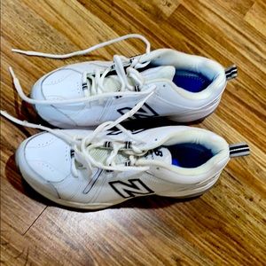 9.5 New Balance White Tennis Shoes